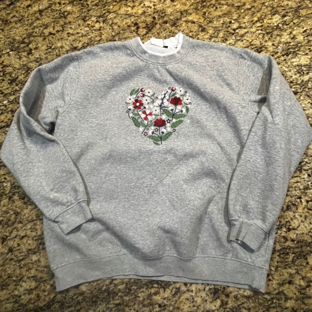 King‎ Universal Womens XL Gray Floral Heart Embroidered Rhinestone Sweatshirt